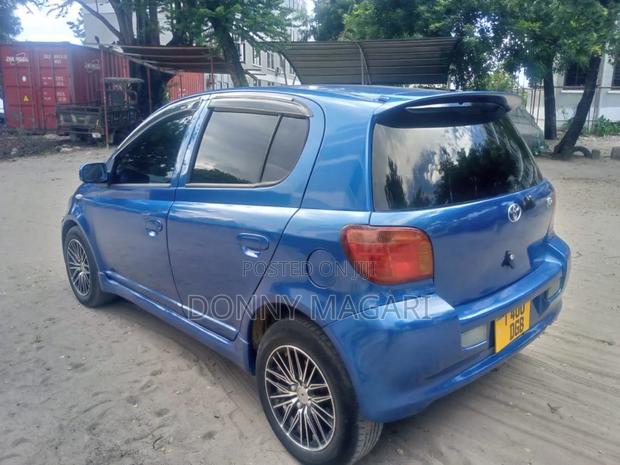 Toyota Vitz 2005 Blue