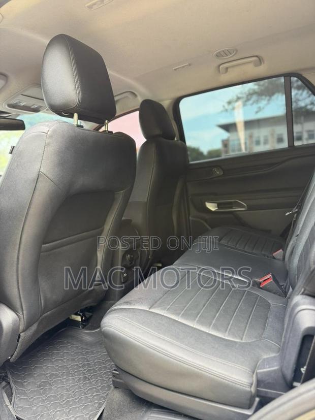 Ford Everest 2022 Gray