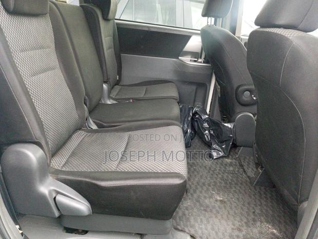 Toyota Noah 2.0 158hp AWD (8 Seater) 2008 White