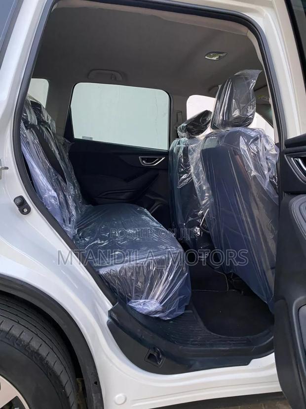 Subaru Forester Premium AWD 2020 White