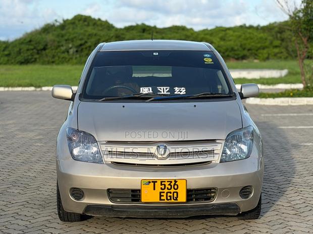 Toyota IST 2003 Beige