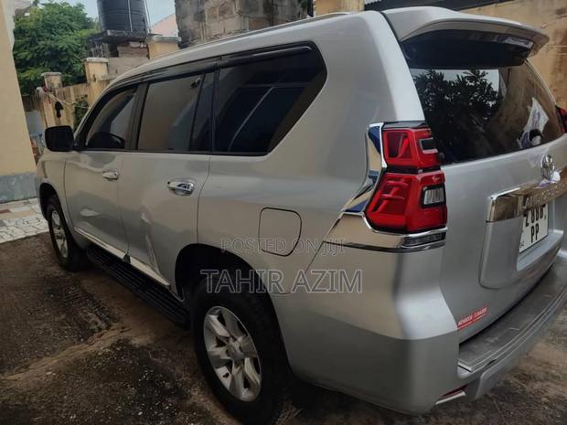 Toyota Land Cruiser Prado 4.0 Petrol TX-L 2015 Silver