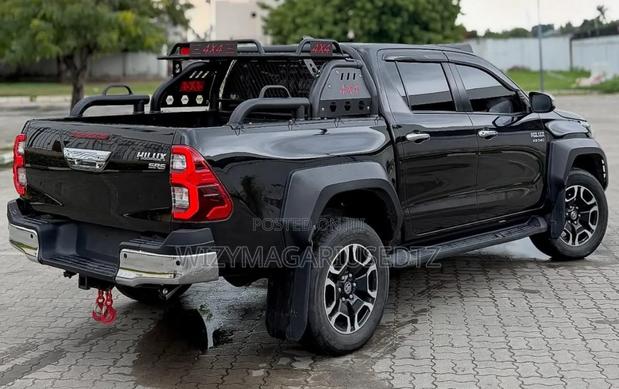 Toyota Hilux 2023 Black