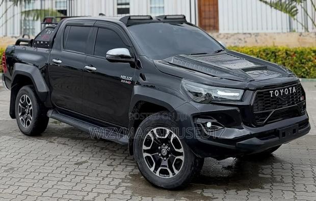 Toyota Hilux 2023 Black