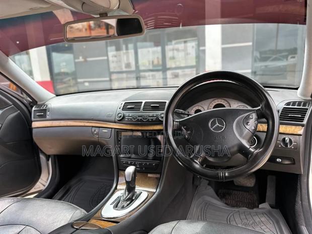 Mercedes-Benz E320 2005 Silver