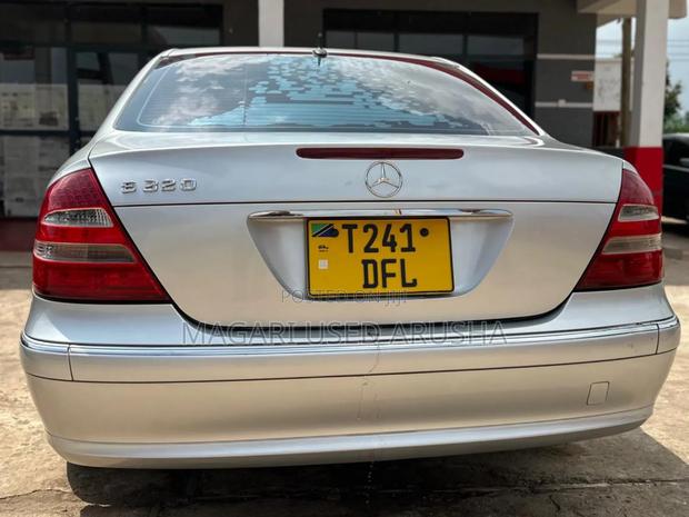 Mercedes-Benz E320 2005 Silver