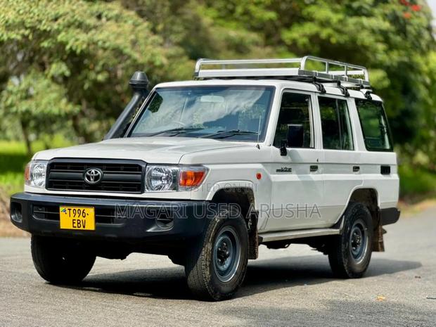 Toyota Land Cruiser 2019 White