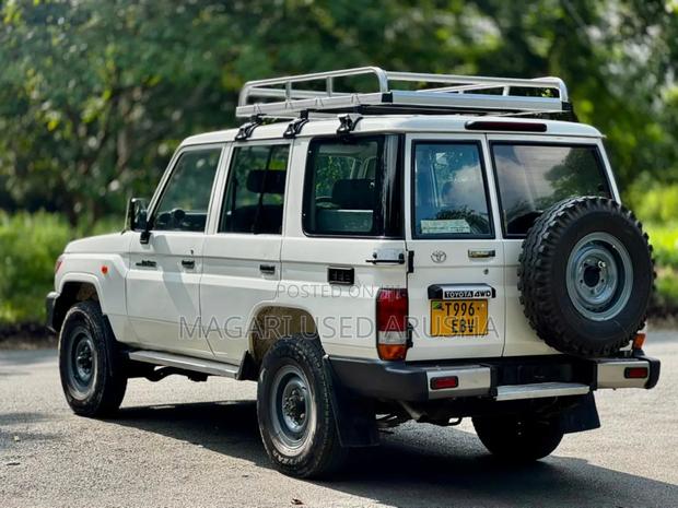Toyota Land Cruiser 2019 White