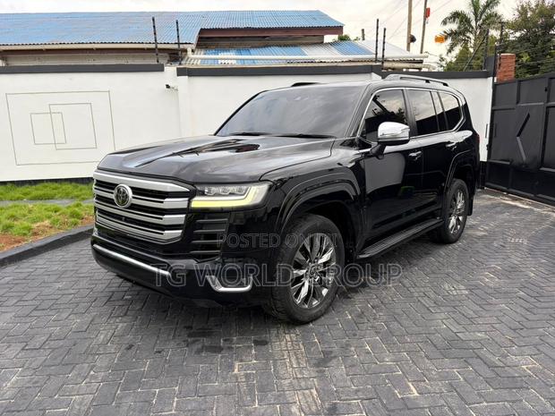 Toyota Land Cruiser LC300 2023 Black