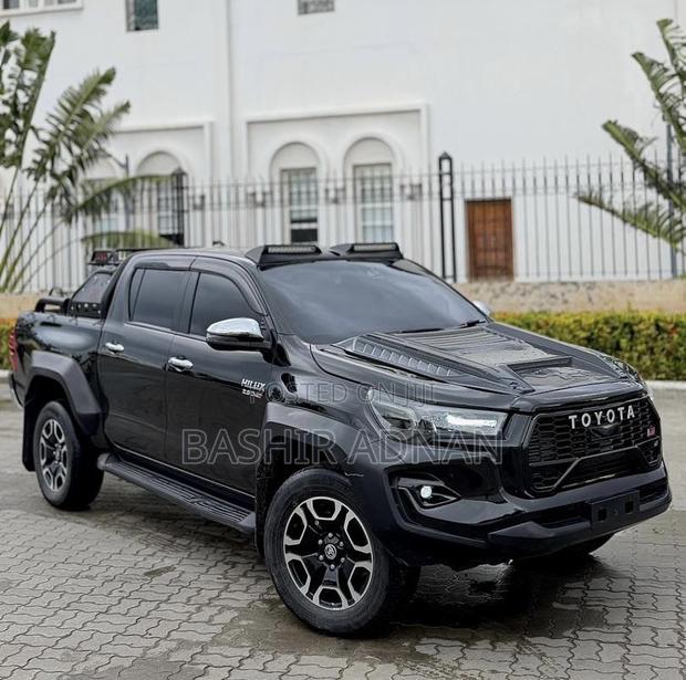 Toyota Hilux 2023 Matt Black
