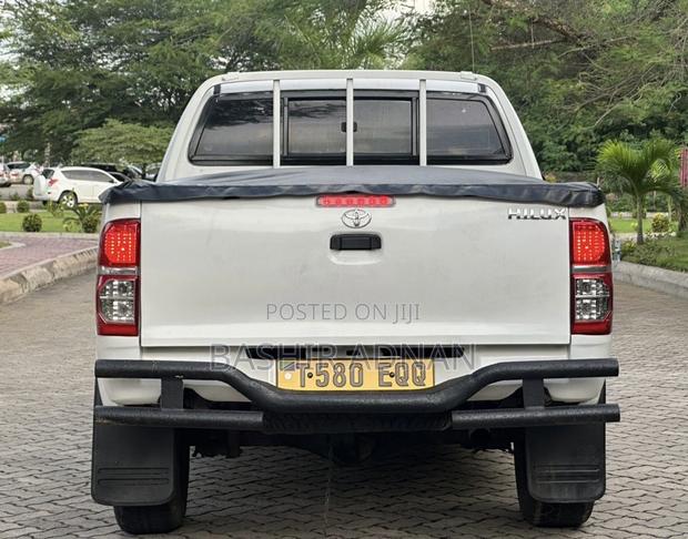 Toyota Hilux 2009 White