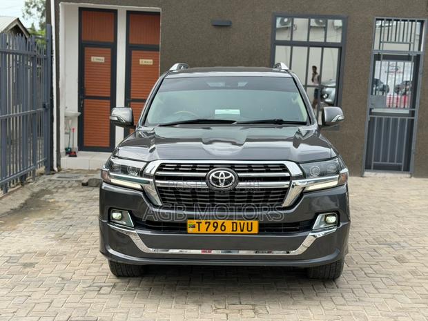 Toyota Land Cruiser 2012 Gray