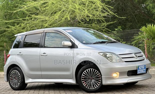 Toyota IST 2004 Gray
