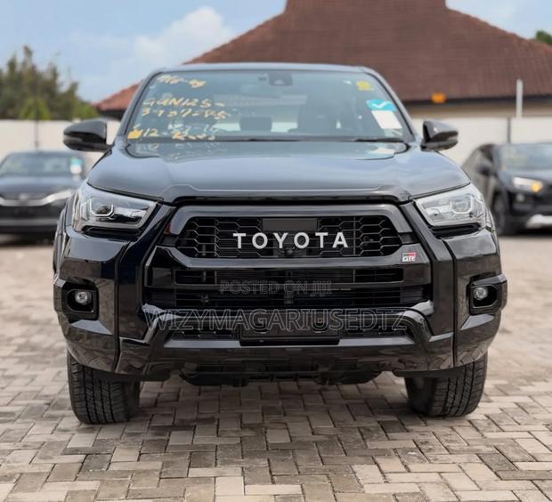 Toyota Hilux 2022 Matt Black