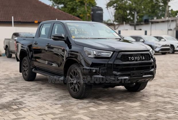 Toyota Hilux 2022 Matt Black