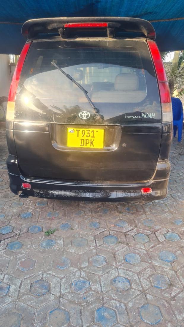 Toyota LiteAce Noah 2000 Black