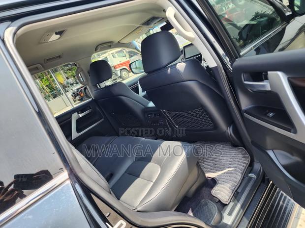 Toyota Land Cruiser 4.6 V8 ZX 2017 Black