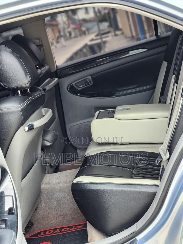 Toyota Crown Royale 2005 Blue