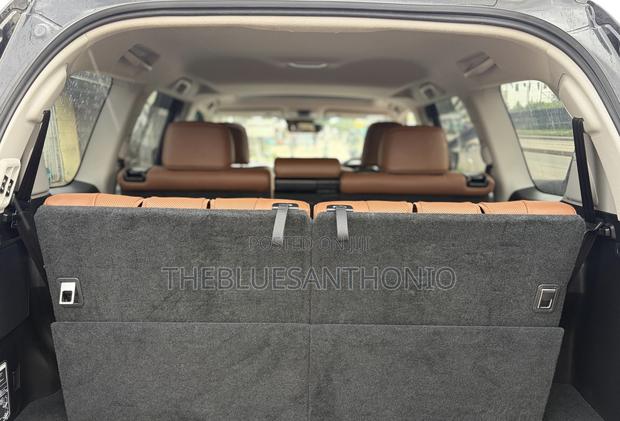 Toyota Land Cruiser Prado 2022 Black