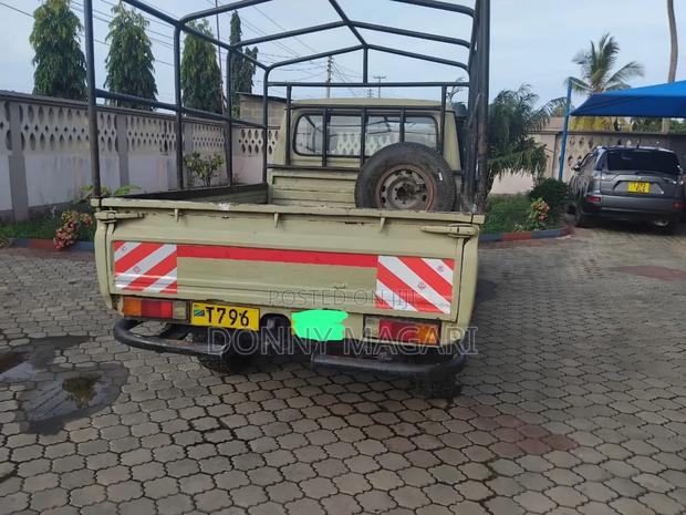 Toyota Land Cruiser 2017 Gold