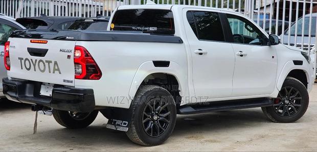 Toyota Hilux 2023 White