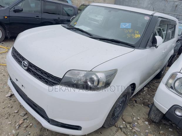 Toyota Corolla Rumion Hatchback 1.5 FWD 2012 White