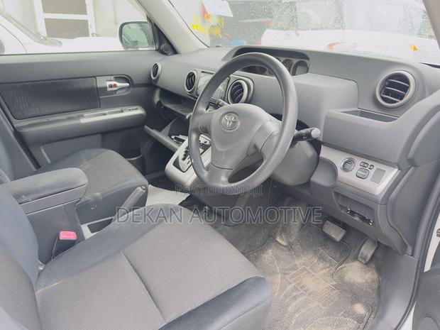 Toyota Corolla Rumion Hatchback 1.5 FWD 2012 White