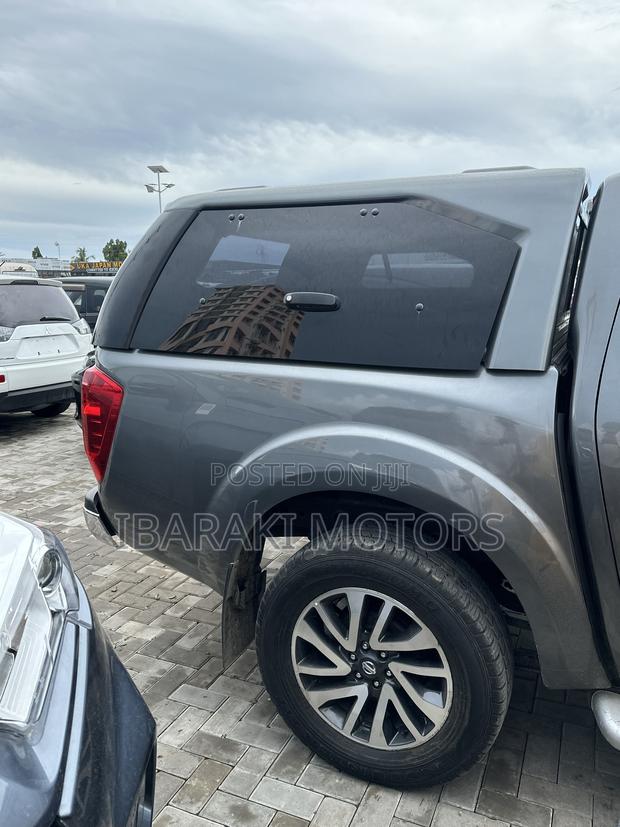 Nissan Navara 2017 Gray