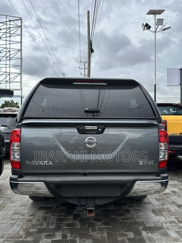 Nissan Navara 2017 Gray