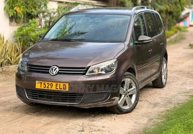 Volkswagen Touran 2013 Brown