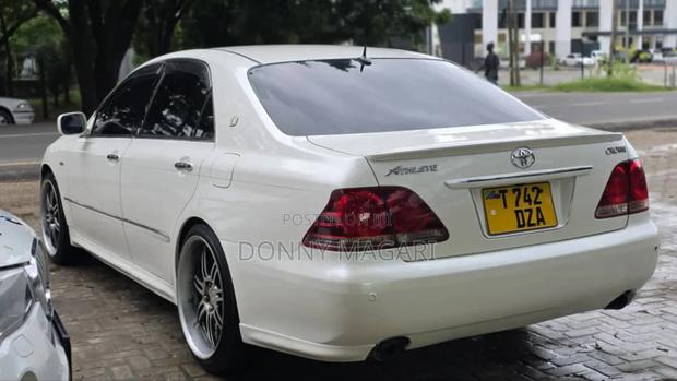 Toyota Crown 2006 White