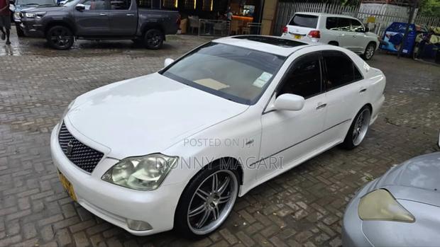 Toyota Crown 2006 White