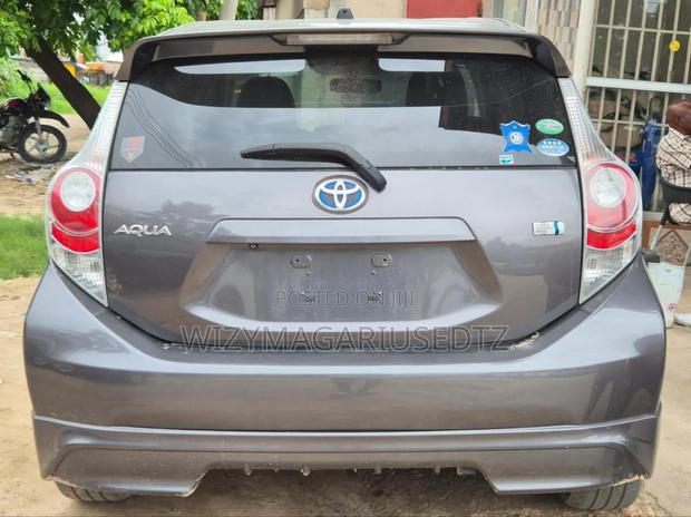 Toyota Aqua 2015 Gray
