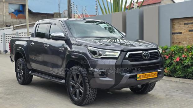 Toyota Hilux 2021 Gray