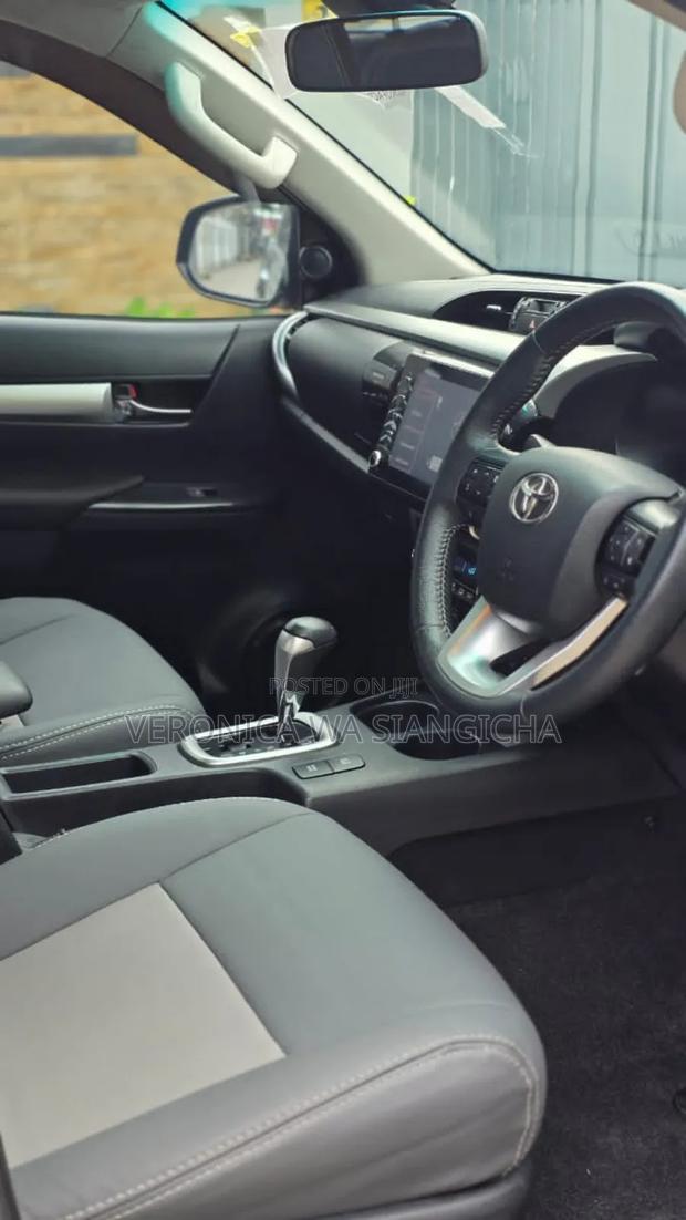 Toyota Hilux 2021 Gray