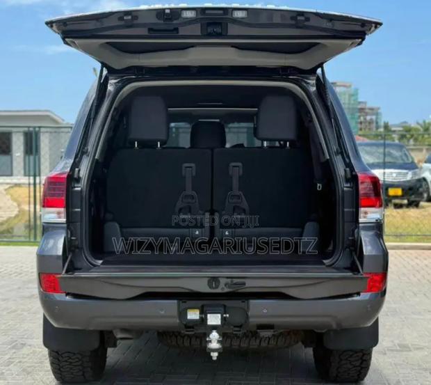 Toyota Land Cruiser 2019 Purple