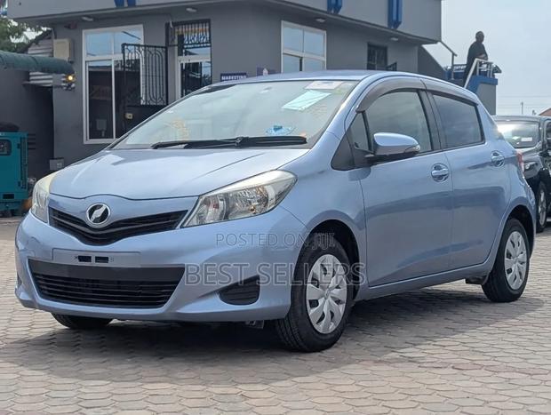 Toyota Vitz 1.3 AWD 5dr 2014 Blue