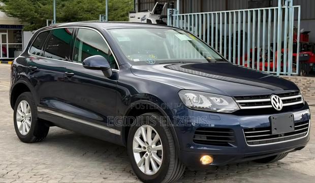 Volkswagen Touareg 2011 Blue