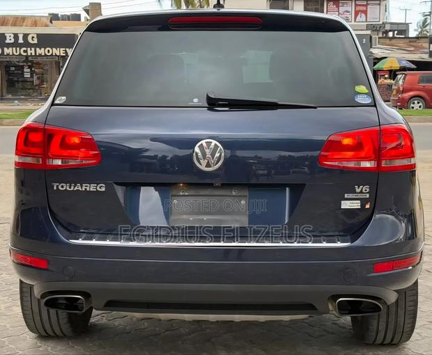 Volkswagen Touareg 2011 Blue