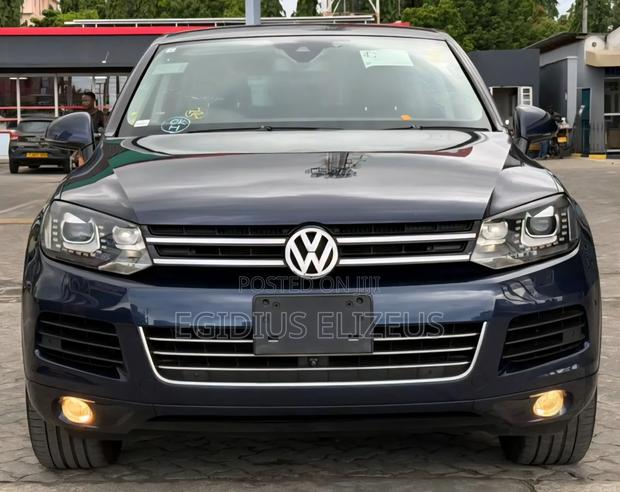 Volkswagen Touareg 2011 Blue
