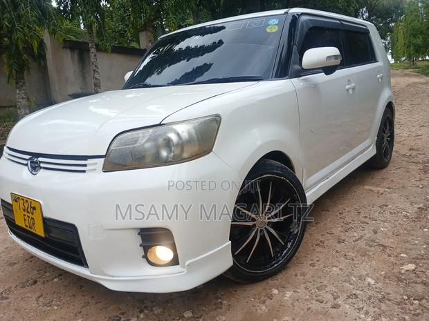 Toyota Corolla Rumion Hatchback 1.8 FWD 2009 White