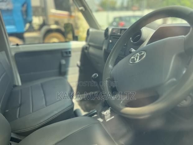 Toyota Land Cruiser 2010 Pearl