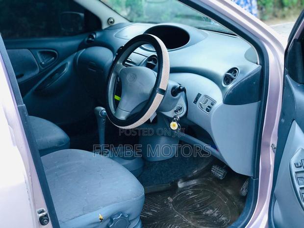 Toyota Vitz 2005 Silver