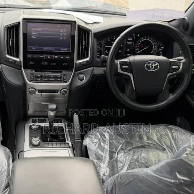 Toyota Land Cruiser 2021 Gray