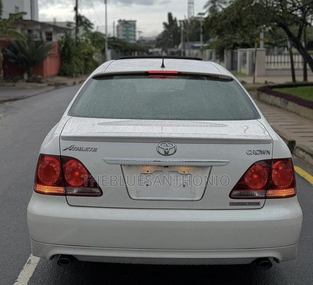Toyota Crown 2006 White