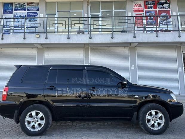 Toyota Kluger 2002 Black