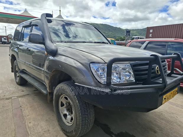 Toyota Land Cruiser 100 4.2 2006 Gray