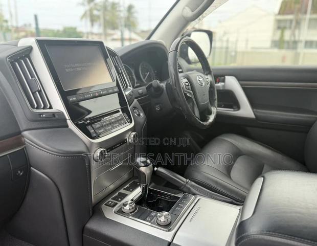 Toyota Land Cruiser 2018 Black