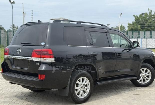 Toyota Land Cruiser 2017 Black