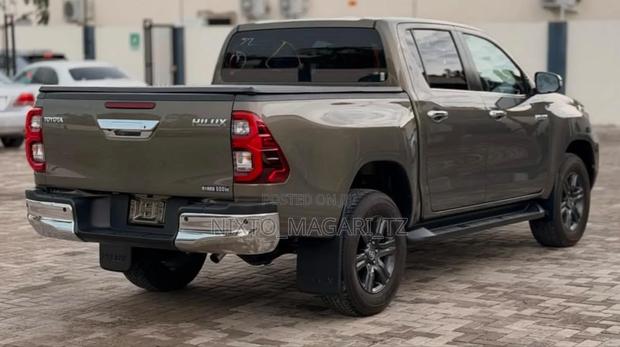 Toyota Hilux 2023
